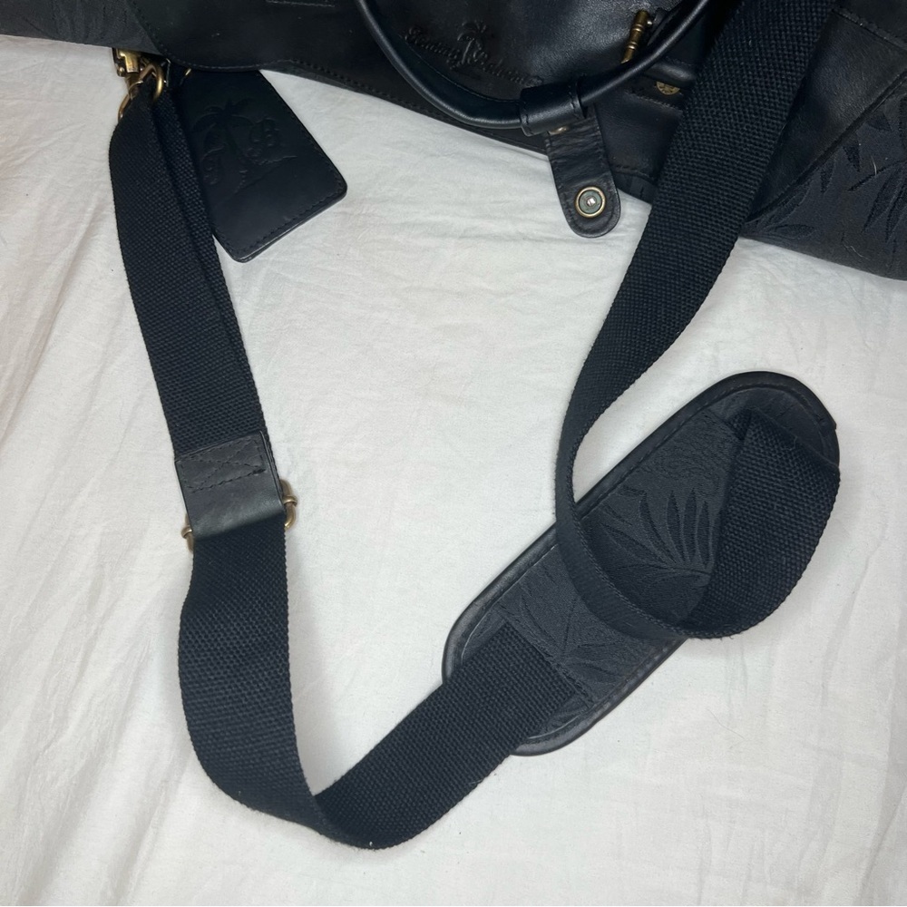Tommy Bahama Large Black Duffle Bag, Shoulder Strap Top Handles Leather Accents - Picture 14 of 16